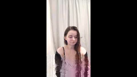 Snapshot of mia_muuur chatting on 12/21/25, 09:33 Mia online show from 12/21/25, 09:33