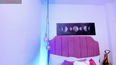 Snapshot of mia_naive chatting on 06/11/26, 11:41 Mia online show from 06/11/26, 11:41