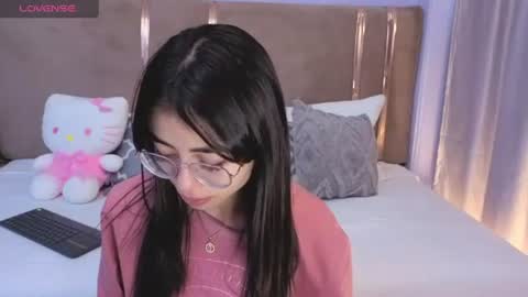 Snapshot of mia_naive chatting on 06/16/26, 12:41 Mia online show from 06/16/26, 12:41