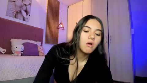 Snapshot of mia_nevaeh chatting on 11/18/25, 08:24 Mia Nevaeh - follow me online show from 11/18/25, 08:24