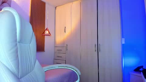 Snapshot of mia_nevaeh chatting on 11/22/25, 06:40 Mia Nevaeh - follow me online show from 11/22/25, 06:40