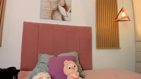 Snapshot of mia_nevaeh chatting on 11/30/25, 06:56 Mia Nevaeh - follow me online show from 11/30/25, 06:56