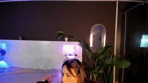 Mia online show from 05/20/26, 03:45