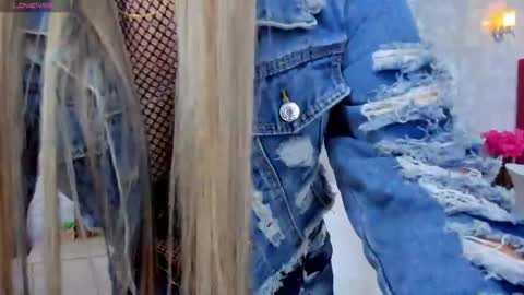 Mia online show from 03/27/26, 11:54