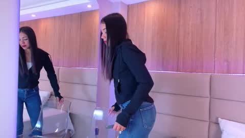 Snapshot of mia_oconner chatting on 09/28/25, 01:05 mia_oconner online show from 09/28/25, 01:05