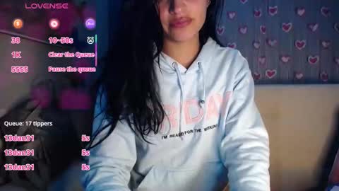 Snapshot of mia_petitebaby chatting on 11/19/25, 04:51 Ma online show from 11/19/25, 04:51