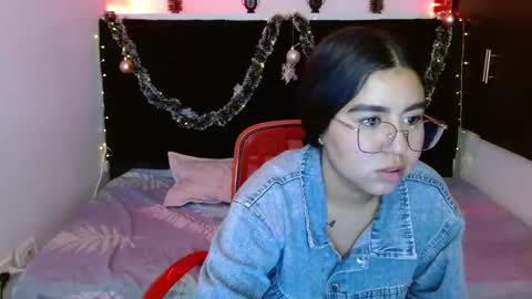 Snapshot of mia_peyton chatting on 12/28/24, 04:30 Mia online show from 12/28/24, 04:30