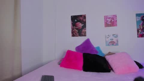 mia_purplee online show from 11/05/25, 03:06