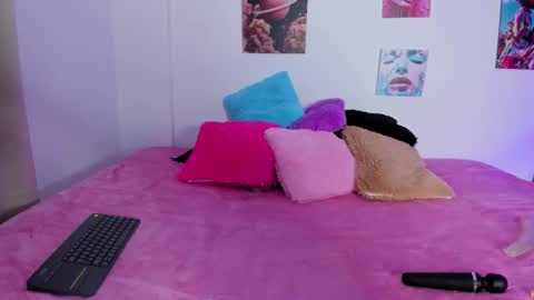 mia_purplee online show from 11/11/25, 03:17