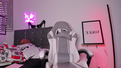 Mia online show from 02/26/25, 10:42