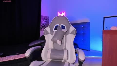 Mia online show from 11/15/25, 04:54