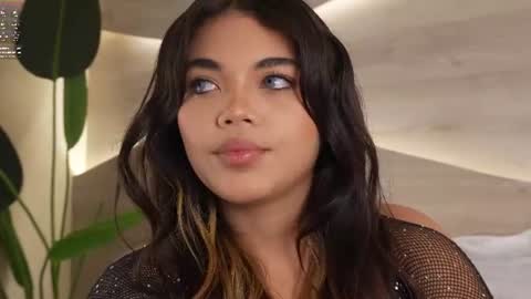 Snapshot of mia_rosalie chatting on 06/19/26, 07:39 mia_rosalie online show from 06/19/26, 07:39