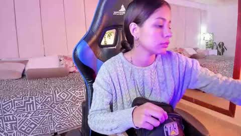 mia rousse25 online show from 12/15/25, 12:53