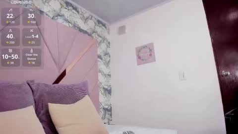 Mia online show from 04/29/26, 04:38