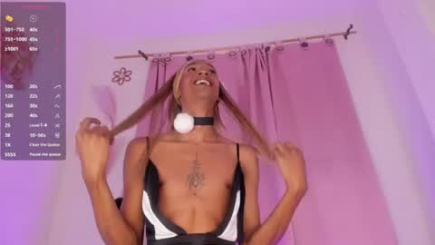 Snapshot of mia_royal chatting on 07/10/26, 12:26 mia_royal online show from 07/10/26, 12:26