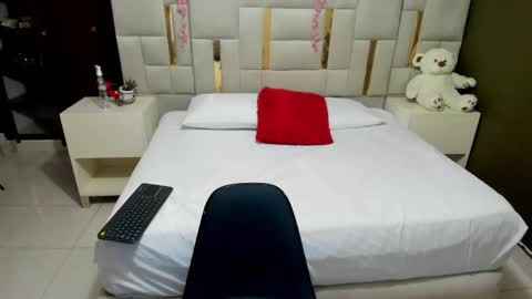 Snapshot of mia_scarlet69 chatting on 04/25/26, 01:41 MIA HOT online show from 04/25/26, 01:41