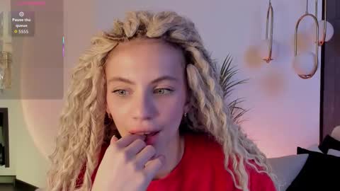 Mia online show from 10/24/25, 06:10