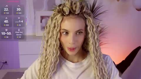 Mia online show from 11/06/25, 06:25