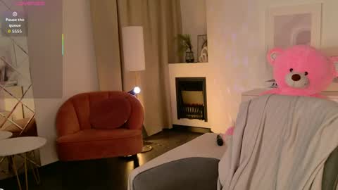 Mia online show from 05/08/26, 06:30