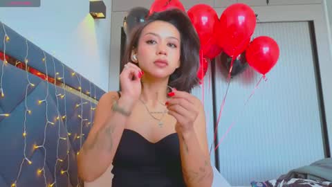 Snapshot of mia_sirenia chatting on 01/15/25, 07:37 Mia online show from 01/15/25, 07:37