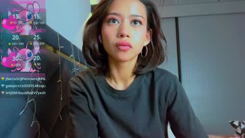 Snapshot of mia_sirenia chatting on 01/26/25, 12:01 Mia online show from 01/26/25, 12:01