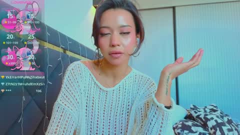 Snapshot of mia_sirenia chatting on 02/01/25, 06:32 Mia online show from 02/01/25, 06:32