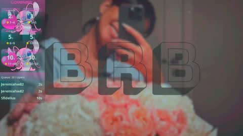 Snapshot of mia_sirenia chatting on 02/01/25, 12:47 Mia online show from 02/01/25, 12:47