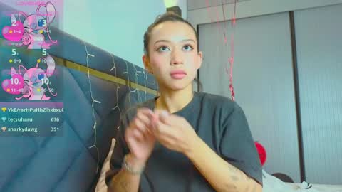 Snapshot of mia_sirenia chatting on 02/02/25, 11:30 Mia online show from 02/02/25, 11:30