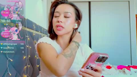 Snapshot of mia_sirenia chatting on 02/11/25, 09:20 Mia online show from 02/11/25, 09:20