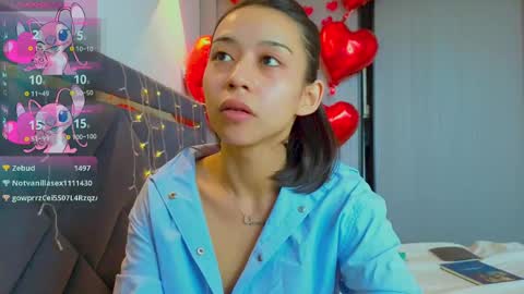 Snapshot of mia_sirenia chatting on 02/17/25, 11:44 Mia online show from 02/17/25, 11:44