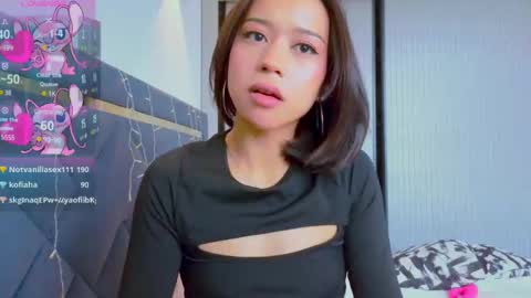 Snapshot of mia_sirenia chatting on 02/25/25, 10:04 Mia online show from 02/25/25, 10:04