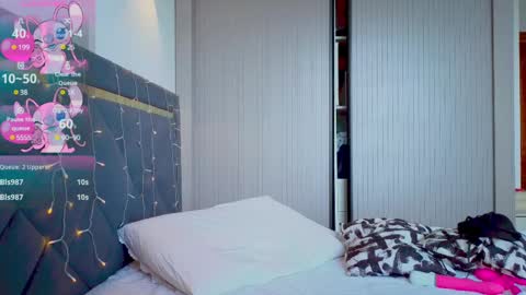 Snapshot of mia_sirenia chatting on 03/04/25, 09:51 Mia online show from 03/04/25, 09:51