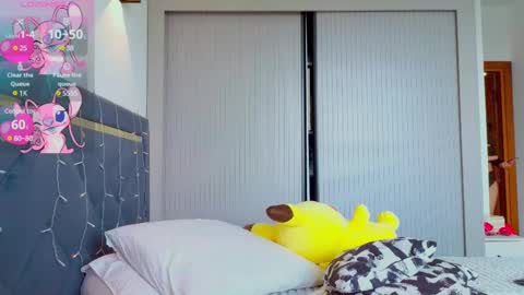 Snapshot of mia_sirenia chatting on 03/09/25, 07:01 Mia online show from 03/09/25, 07:01