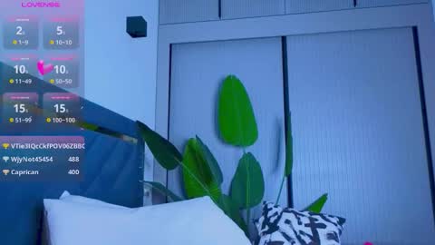 Snapshot of mia_sirenia chatting on 09/16/25, 12:50 Mia online show from 09/16/25, 12:50