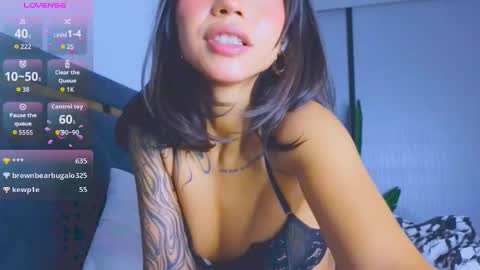 Snapshot of mia_sirenia chatting on 09/18/25, 03:25 Mia online show from 09/18/25, 03:25