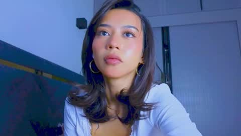 Snapshot of mia_sirenia chatting on 09/21/25, 01:35 Mia online show from 09/21/25, 01:35