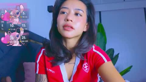 Snapshot of mia_sirenia chatting on 10/08/25, 04:04 Mia online show from 10/08/25, 04:04