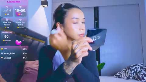 Snapshot of mia_sirenia chatting on 10/17/25, 03:36 Mia online show from 10/17/25, 03:36