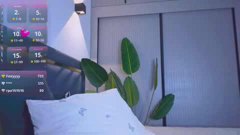 Snapshot of mia_sirenia chatting on 10/29/25, 05:47 Mia online show from 10/29/25, 05:47