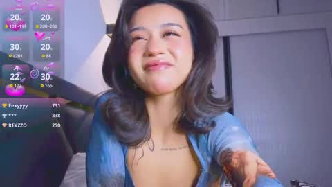 Snapshot of mia_sirenia chatting on 10/31/25, 08:54 Mia online show from 10/31/25, 08:54