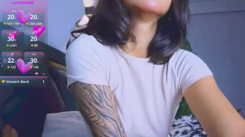 Snapshot of mia_sirenia chatting on 11/07/25, 05:57 Mia online show from 11/07/25, 05:57