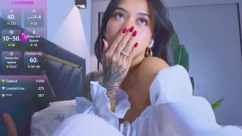 Snapshot of mia_sirenia chatting on 11/08/25, 04:40 Mia online show from 11/08/25, 04:40