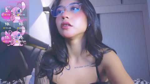 Snapshot of mia_sirenia chatting on 11/18/25, 03:05 Mia online show from 11/18/25, 03:05