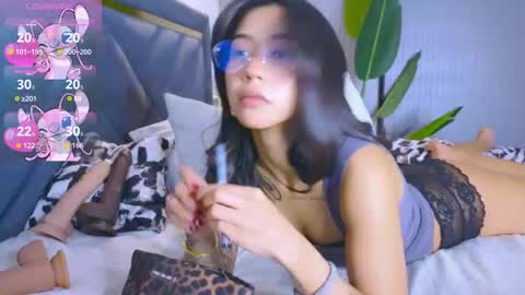 Snapshot of mia_sirenia chatting on 11/19/25, 03:56 Mia online show from 11/19/25, 03:56