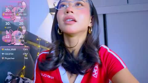 Snapshot of mia_sirenia chatting on 12/14/25, 06:23 Mia online show from 12/14/25, 06:23