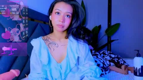 Snapshot of mia_sirenia chatting on 04/03/26, 08:40 Mia online show from 04/03/26, 08:40