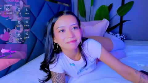 Snapshot of mia_sirenia chatting on 04/10/26, 10:25 Mia online show from 04/10/26, 10:25