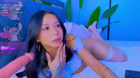 Snapshot of mia_sirenia chatting on 04/13/26, 09:48 Mia online show from 04/13/26, 09:48