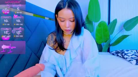 Snapshot of mia_sirenia chatting on 04/20/26, 08:28 Mia online show from 04/20/26, 08:28