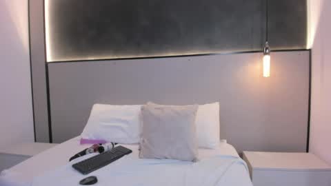 Snapshot of mia_slora chatting on 04/07/26, 12:16 M I A online show from 04/07/26, 12:16